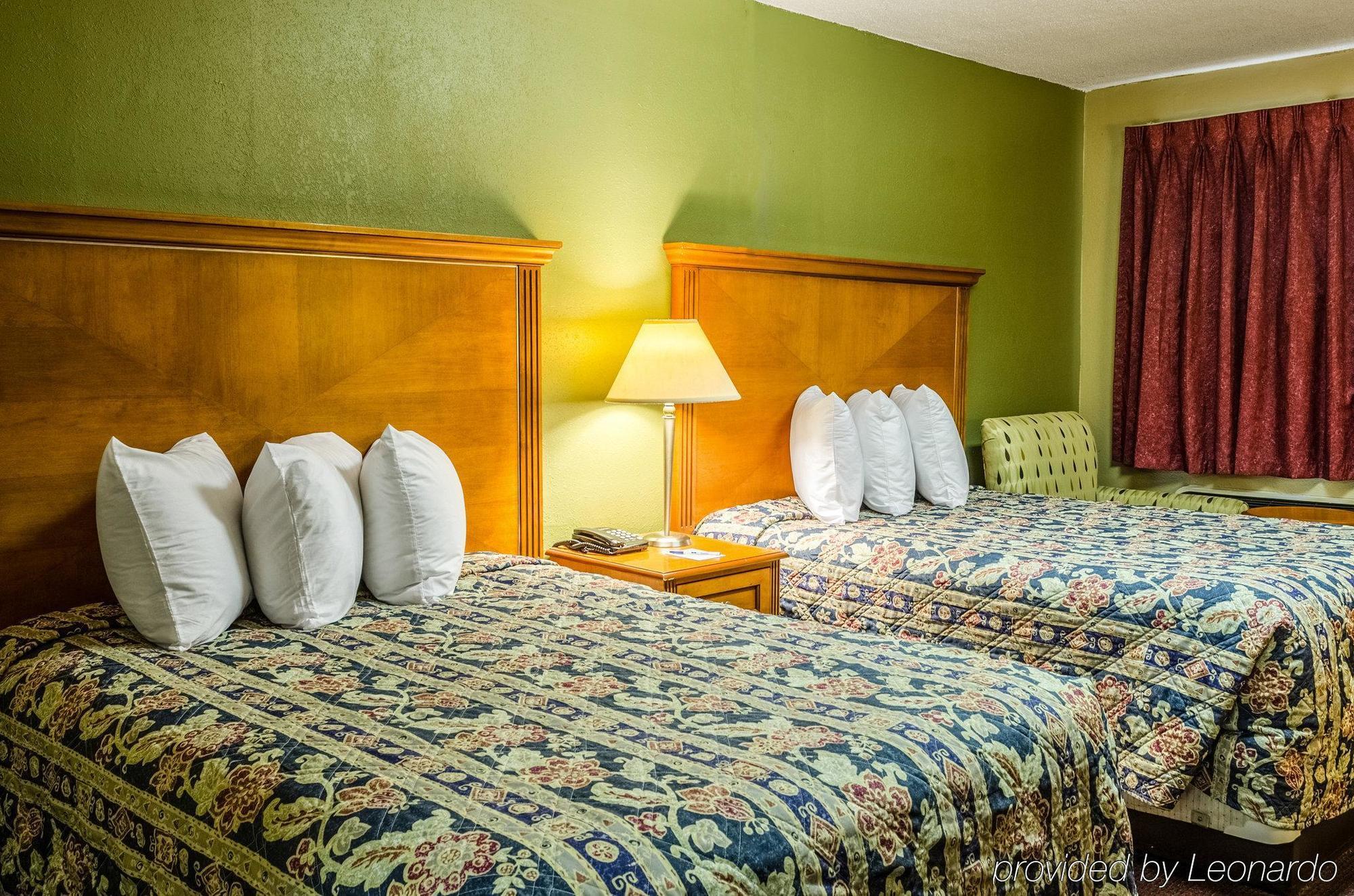 Rodeway Inn Indianola Экстерьер фото