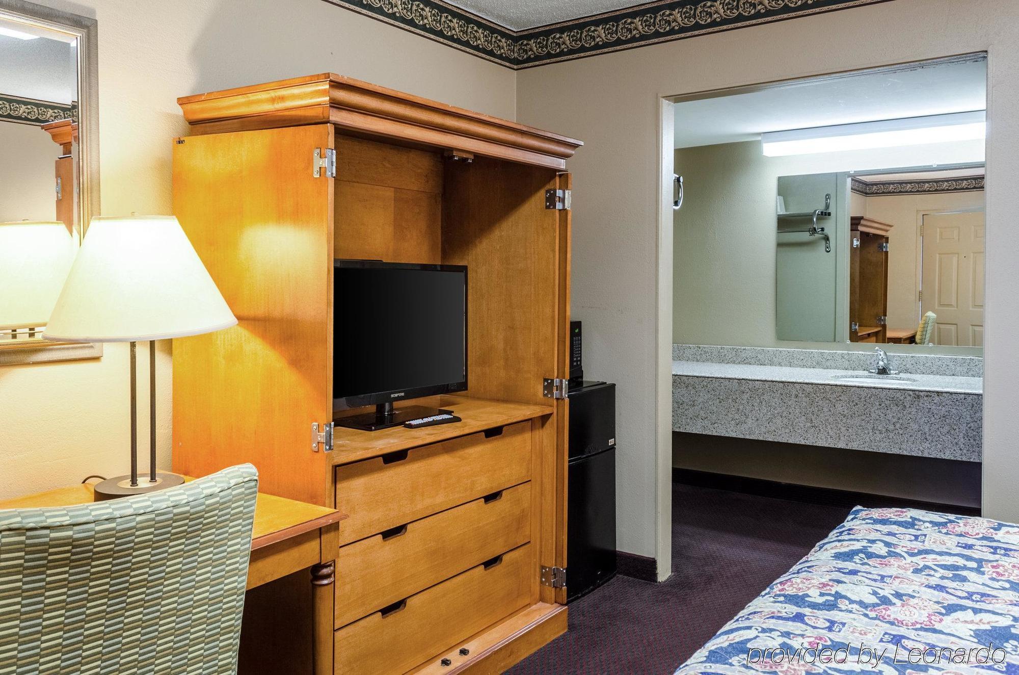 Rodeway Inn Indianola Экстерьер фото