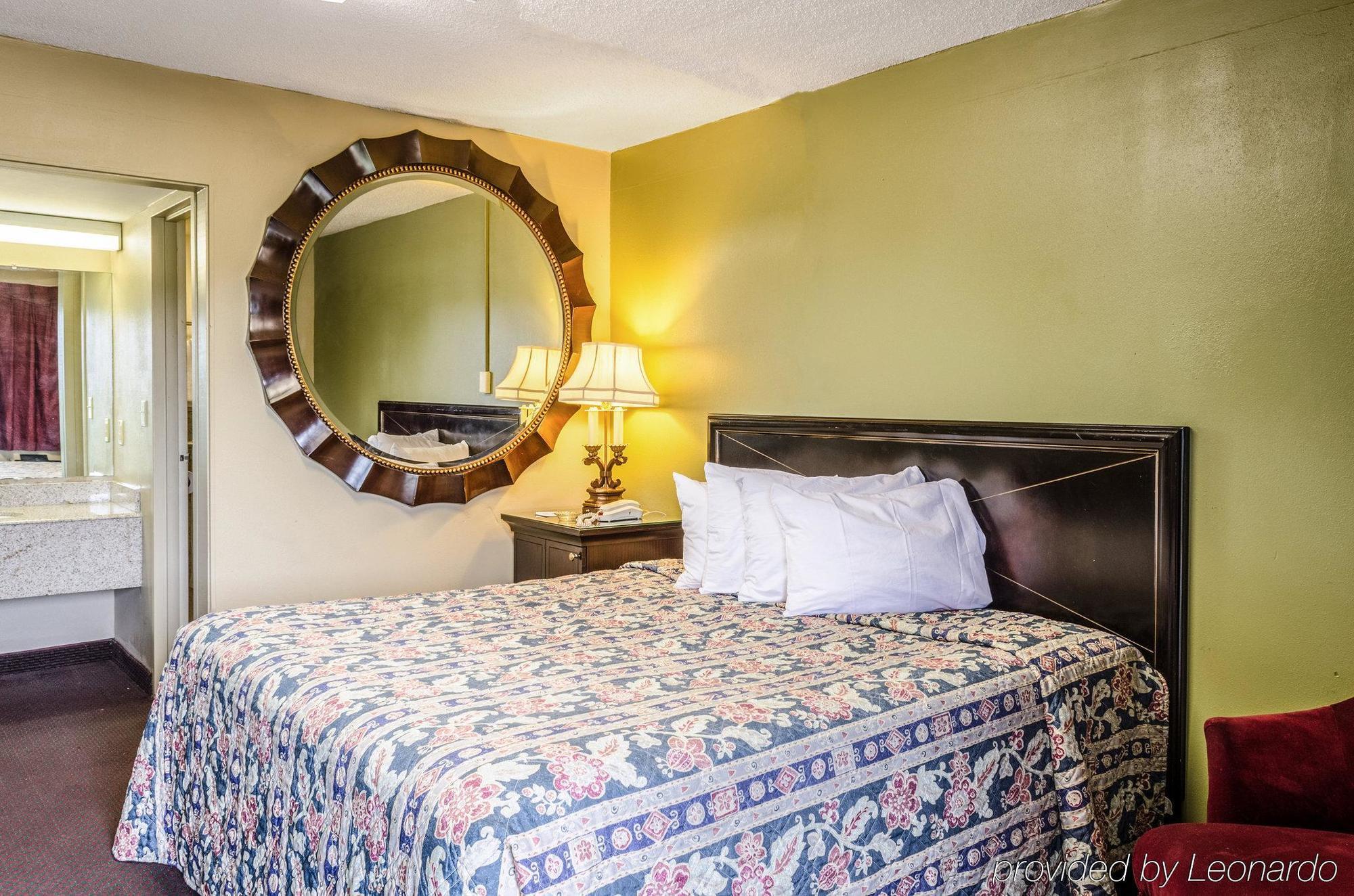 Rodeway Inn Indianola Экстерьер фото