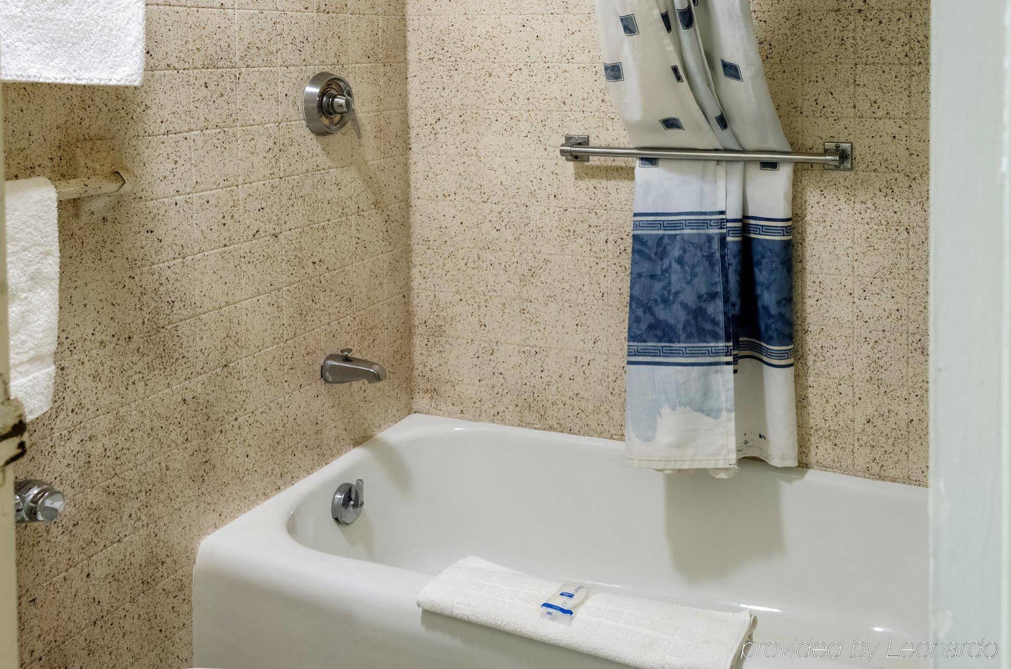 Rodeway Inn Indianola Экстерьер фото
