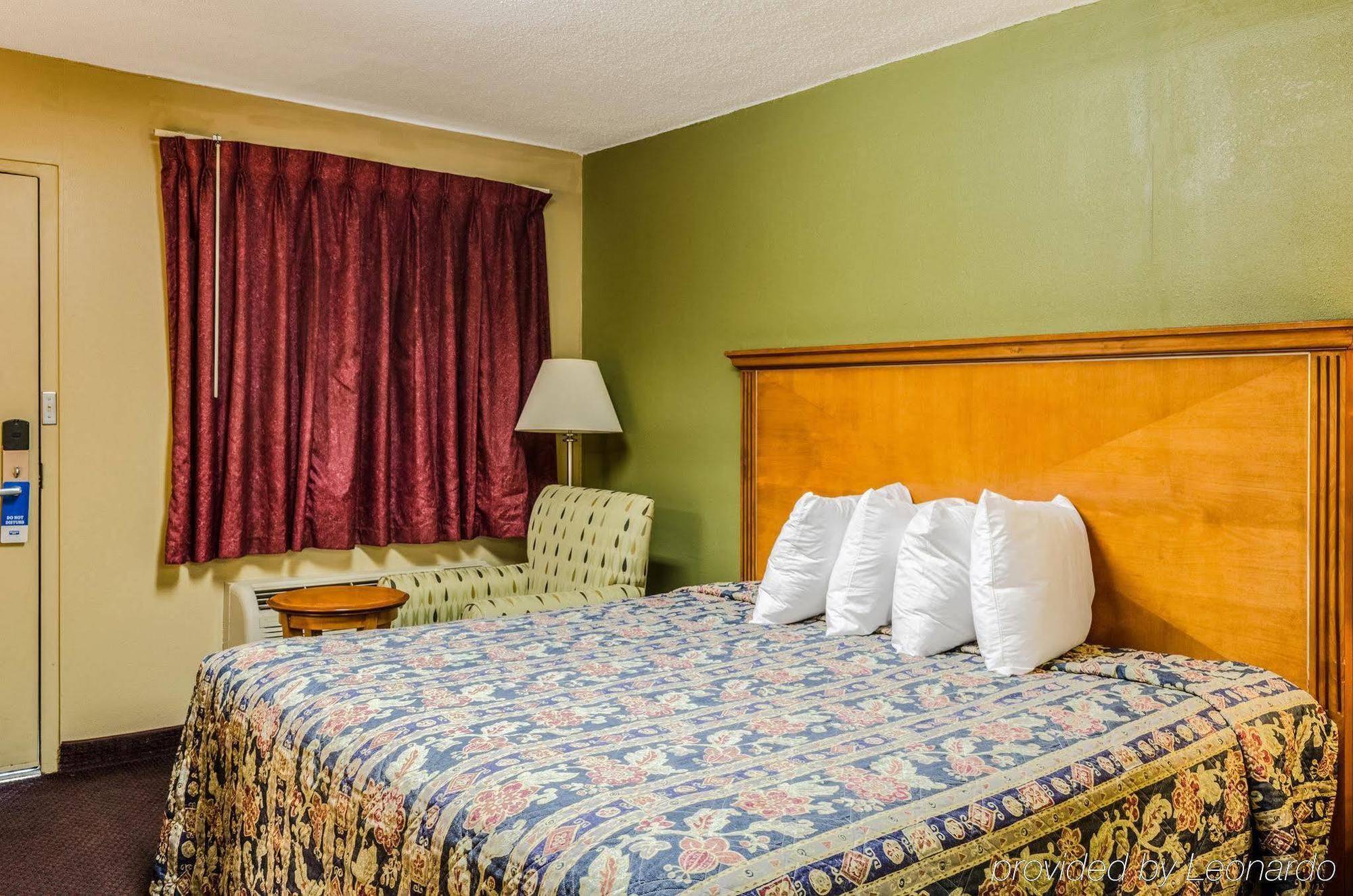 Rodeway Inn Indianola Экстерьер фото