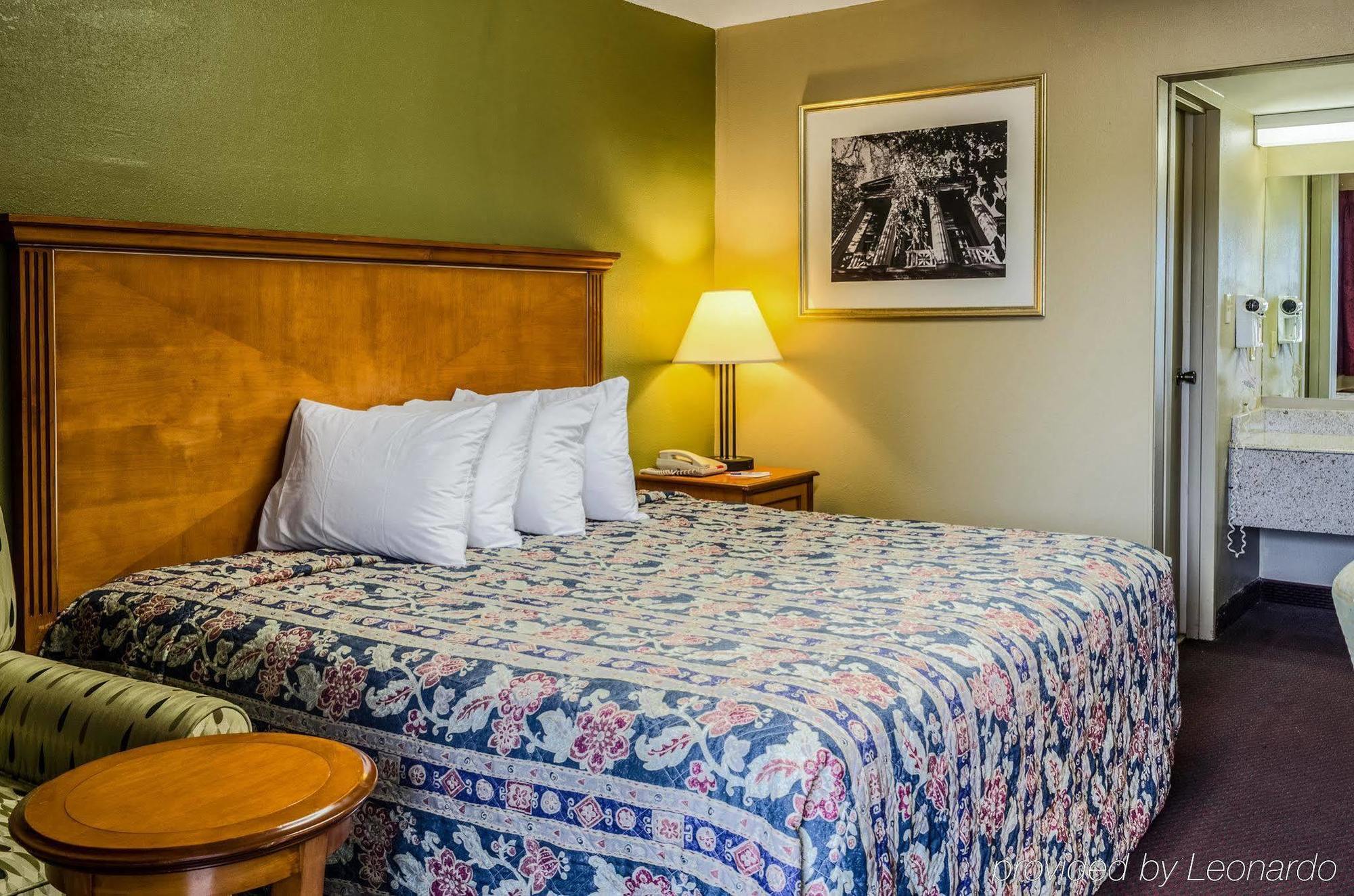 Rodeway Inn Indianola Экстерьер фото