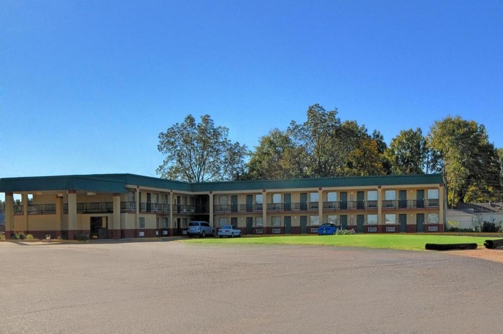 Rodeway Inn Indianola Экстерьер фото