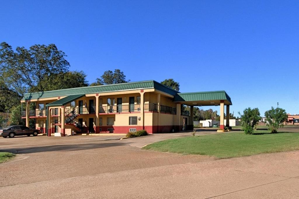 Rodeway Inn Indianola Экстерьер фото