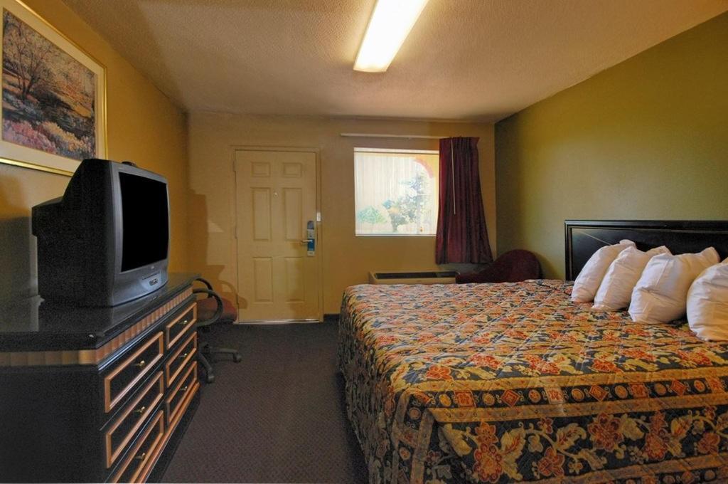 Rodeway Inn Indianola Номер фото