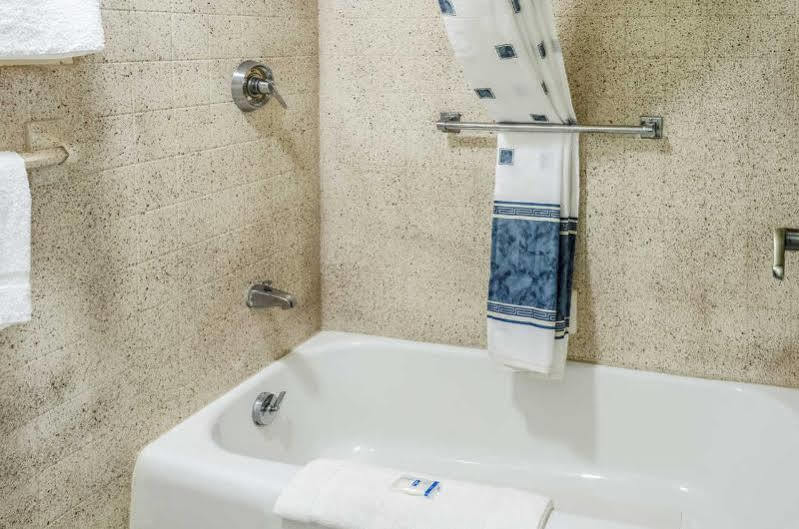Rodeway Inn Indianola Экстерьер фото