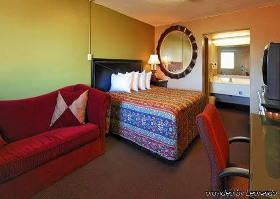 Rodeway Inn Indianola Экстерьер фото